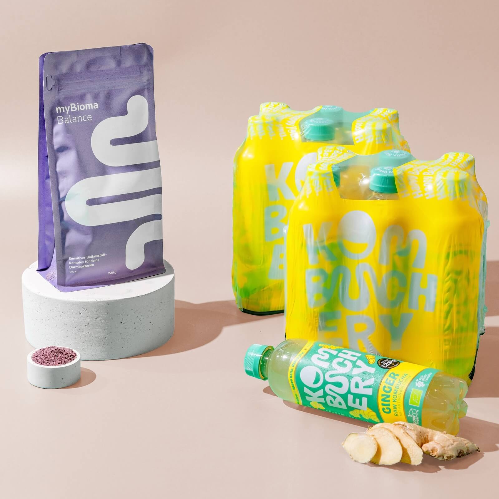 myBioma Balance neben Flaschen von Kombuchery in der Sorte "Ginger"