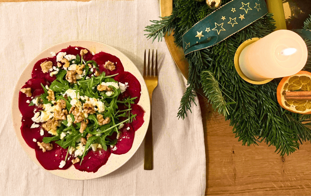 Rote-Rüben-Carpaccio mit Walnüssen und Schafskäse- eine festliche Vorspeise mit Wow-Effekt! - myBioma